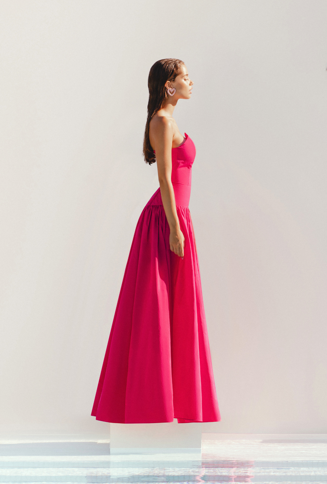 Elegant Taffeta Gown with Voluminous Skirt