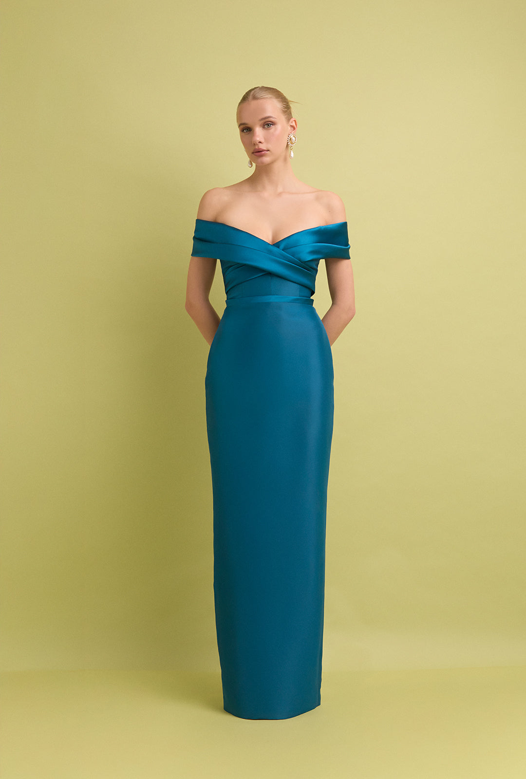Off-Shoulder Structured Dress with Corset-Inspired Silhouette